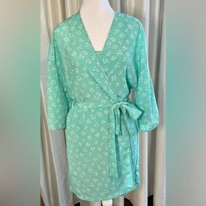 I9 - Patricia - Vintage 2 Pc Set Gown & Robe with belt and 1 right side pocket.
